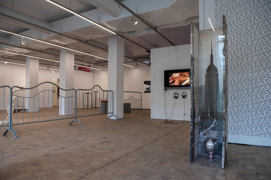 X . A CAPITAL DESIRE 21 ©Emmanuel Aguirre